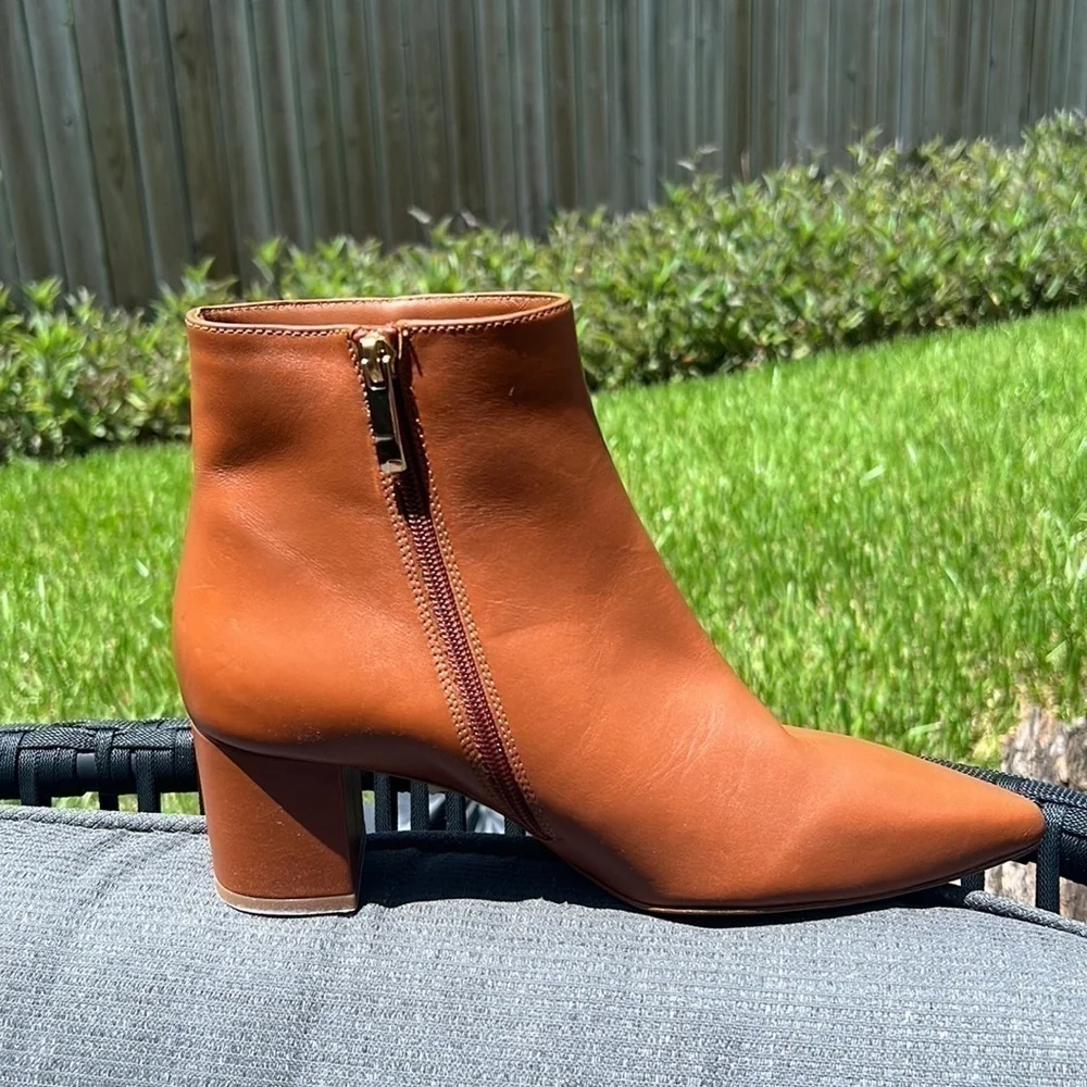 New. L’Agence Jeanne II Pointed Toe Bootie in Luggage Brown SZ 38.5